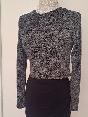 Divided Black & White Geometric Long-Sleeve Top Stretch .